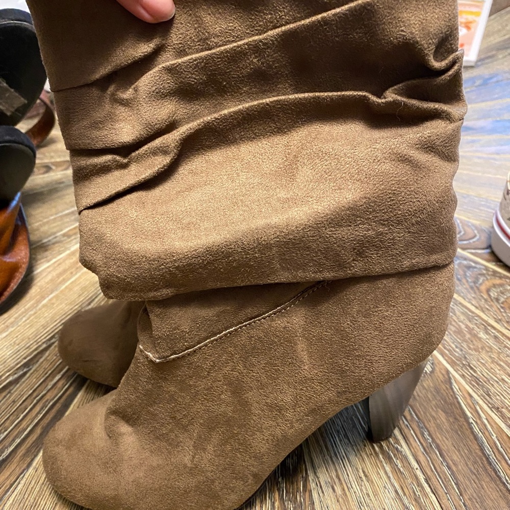 Tan suede boots, size 7. Worn but good condition! - Picture 2 of 2
